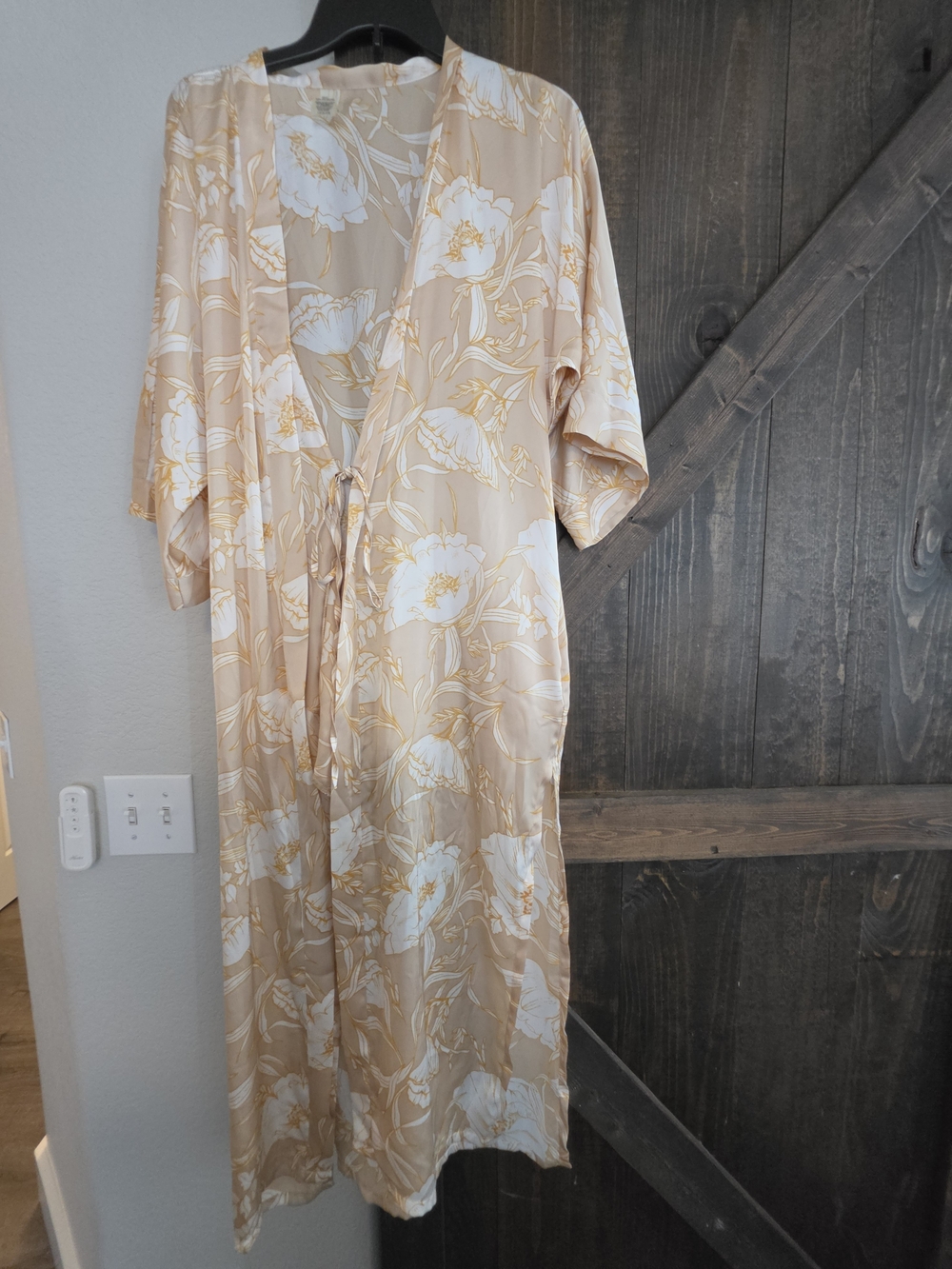 Lulu's Cream and Tan Floral Kimono Robe